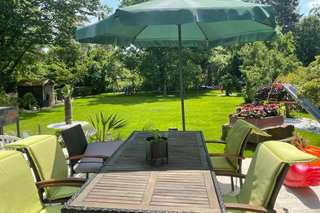 Wunderschoene Terrassenwohnung Mit Blick Ins Gruene! Meerbusch Exterior foto
